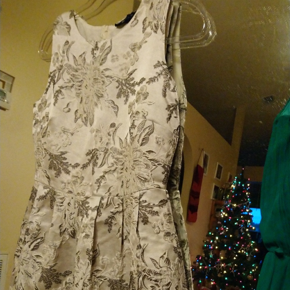 Alen B- SCHWARTZ NWOT SZ-M medi-dress